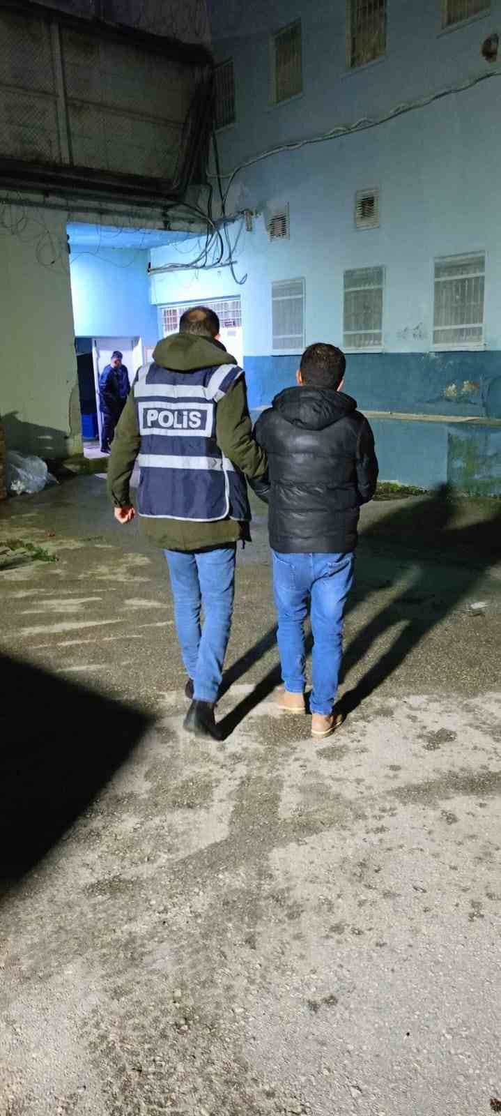 Kastamonu’da 6 yıl kesinleşmiş hapis cezası bulunan 2 hükümlü yakalandı