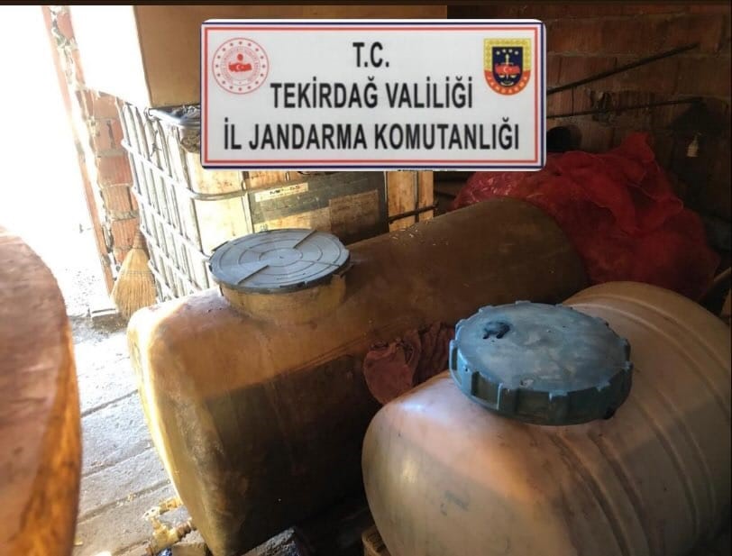 Tekirdağ’da 1 ton 165 litre sahte içki ele geçirildi
