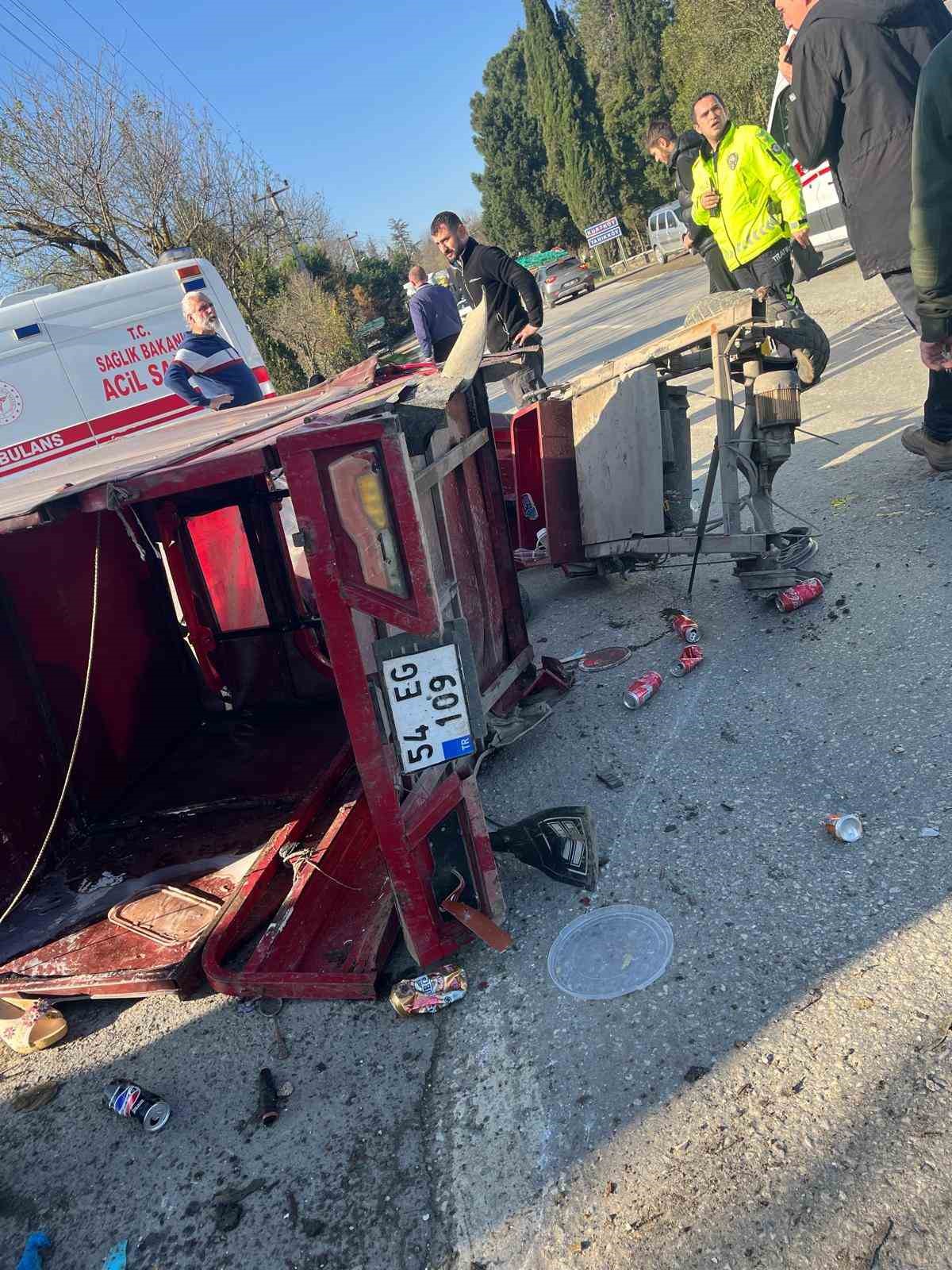 Sakarya’da feci kaza: Baba olay yerinde hayatını kaybetti, oğlu ağır yaralandı