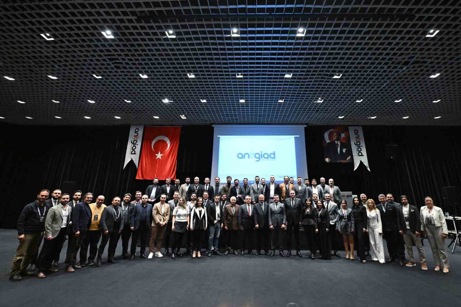 Konukoğlu: &ldquo;İş d&uuml;nyasında başarının temel unsurları d&uuml;r&uuml;stl&uuml;k, &ccedil;alışkanlık ve insana yatırım yapmaktır&rdquo;
