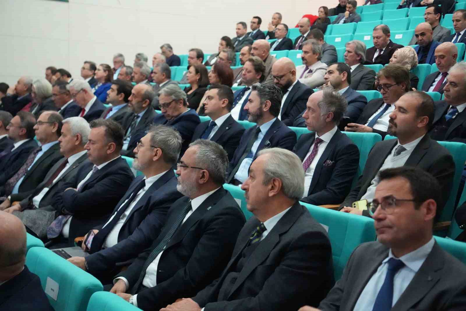 Y&Ouml;K Başkanı &Ouml;zvar: "Uluslararası &ouml;ğrencilerin kalitesi &ouml;nceliğimiz olmalıdır"
