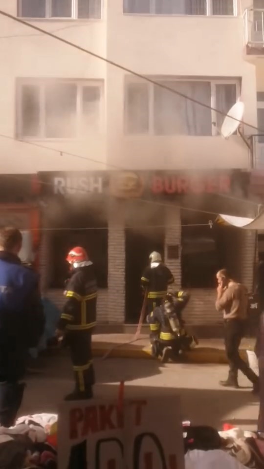 Restoranda yangın &ccedil;ıktı
