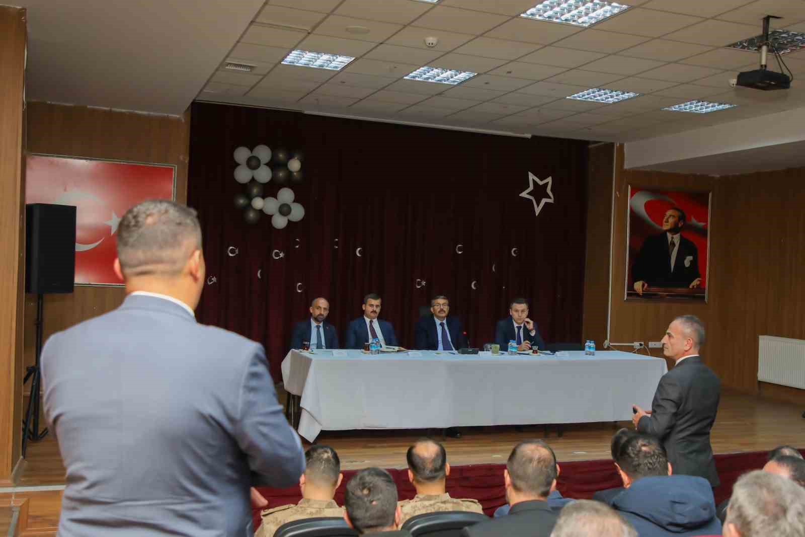 Vali &Ccedil;elik: &ldquo;Rabbim, bu devlet &ccedil;atısı altında birlik beraberliğimizi bozmasın&rdquo;
