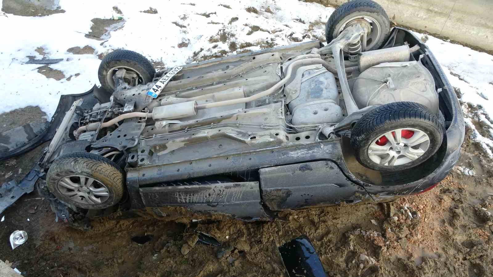 Sulama kanalına d&uuml;şen Opel marka otomobilin s&uuml;r&uuml;c&uuml;s&uuml; yaralandı
