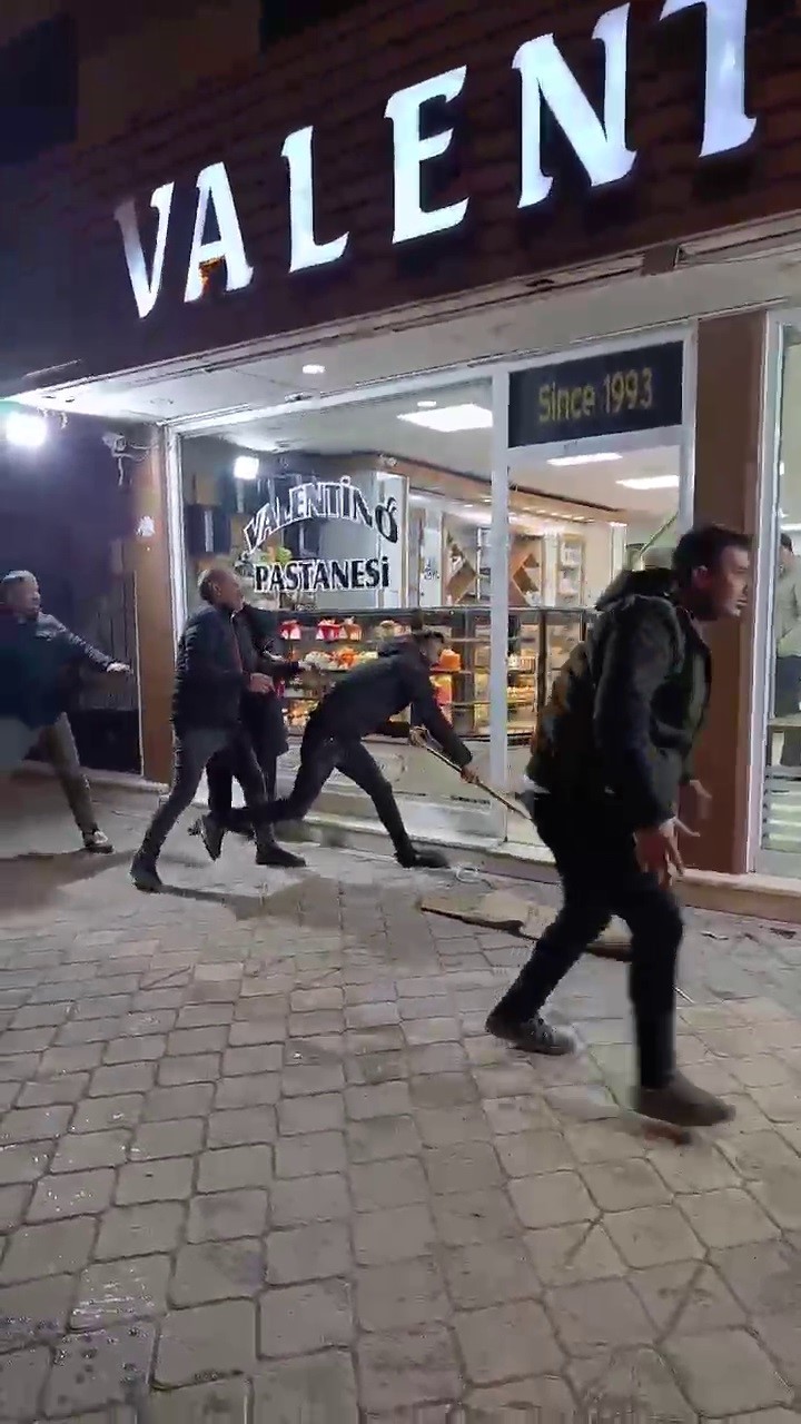 Dolmuş ihalesi tartışması kavgaya d&ouml;n&uuml;şt&uuml;: 1 yaralı
