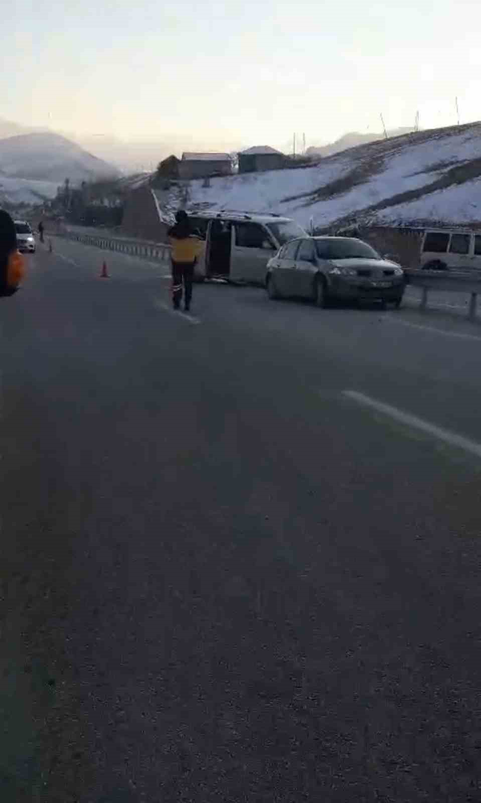 Y&uuml;ksekova&rsquo;da trafik kazası: 3 yaralı
