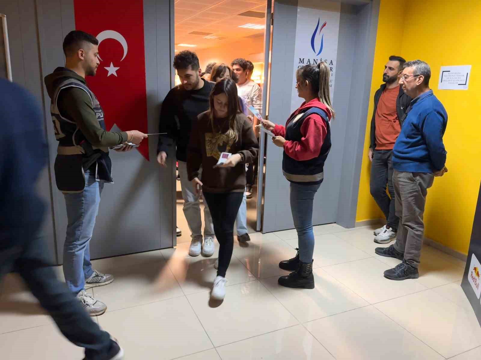 Turgutlu emniyetinden kadına y&ouml;nelik şiddetle m&uuml;cadele semineri
