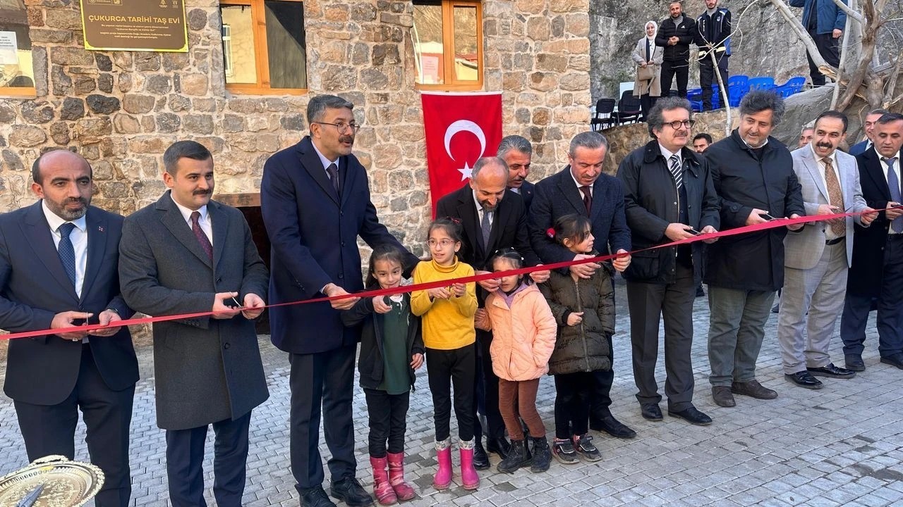 Çukurca’nın tarihi taş evleri turizme açıldı
