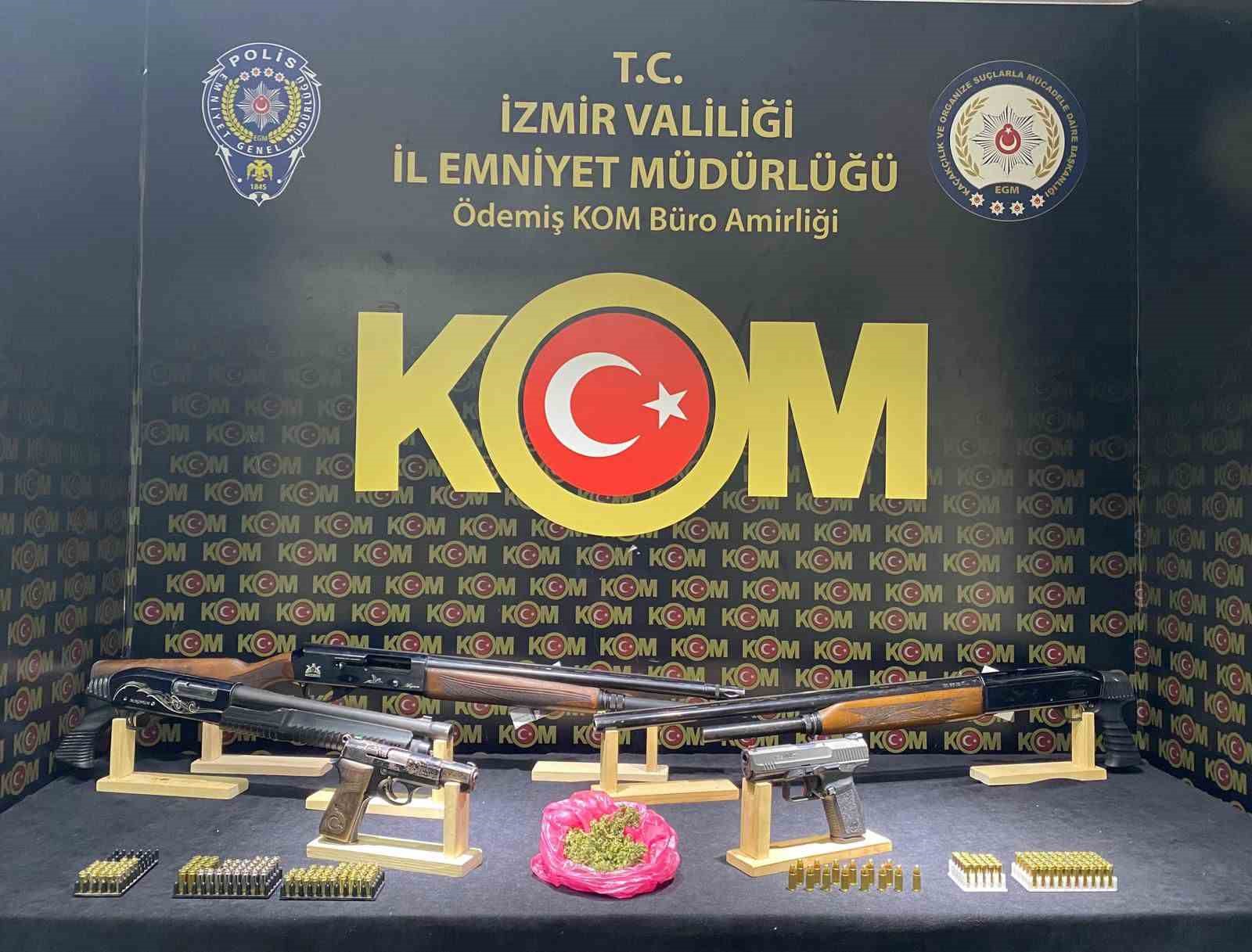 İzmir’de yağmacı çeteye polis operasyonu: 8 gözaltı
