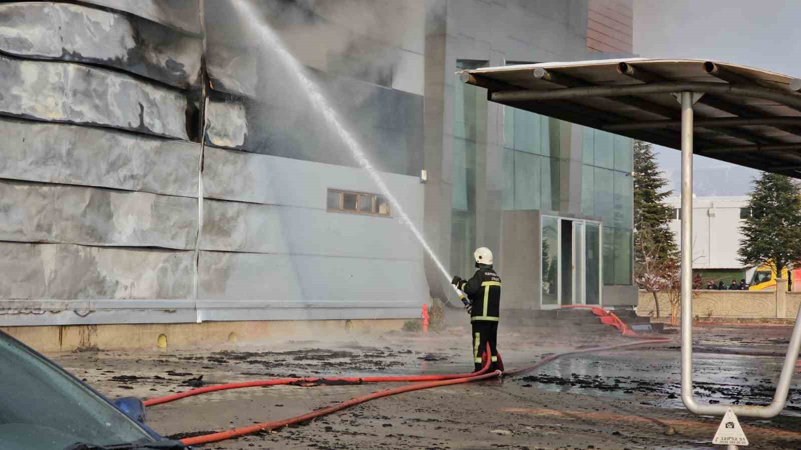 Mobilya fabrikasında büyük yangın
