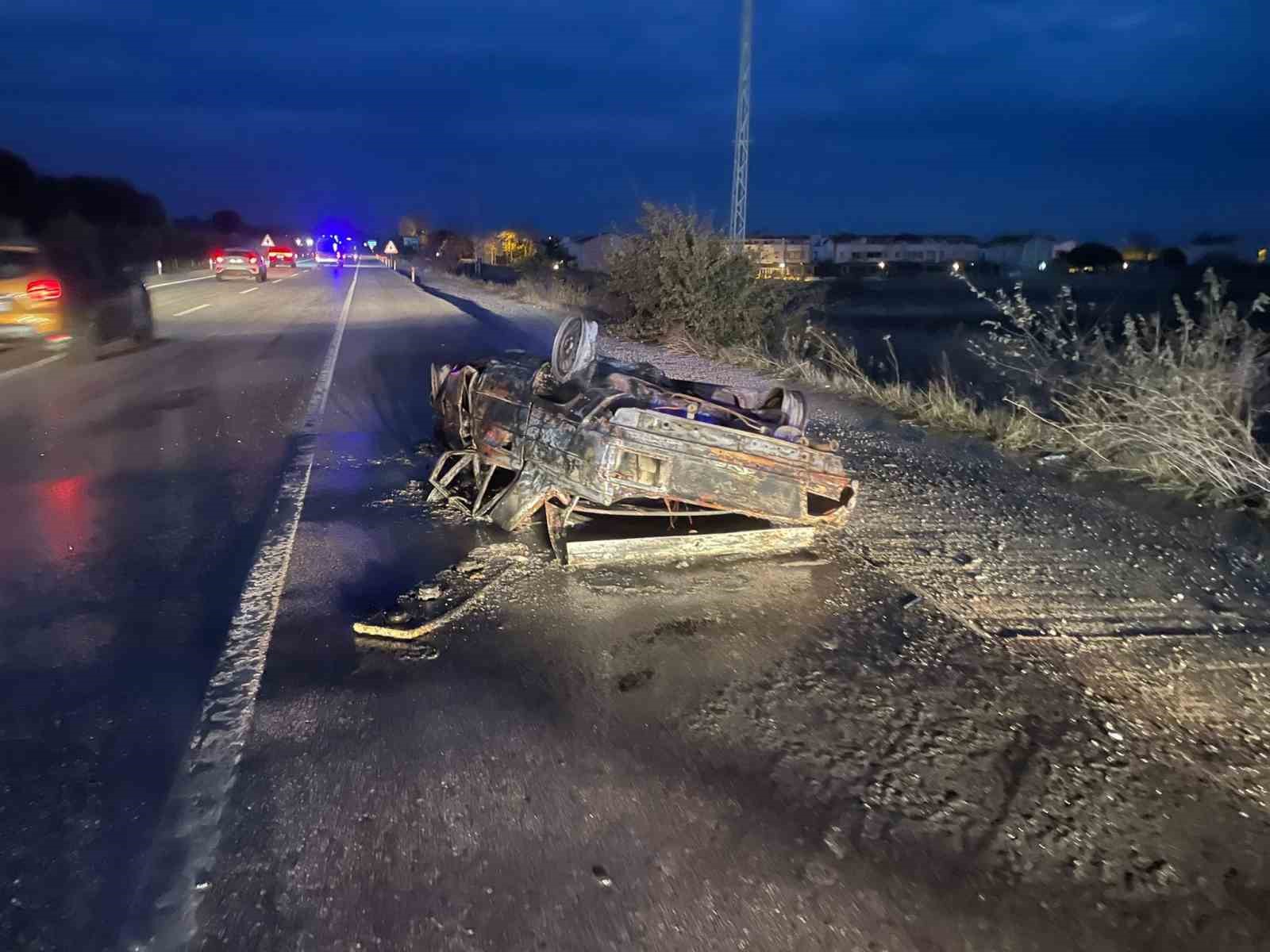 Balıkesir’de kaza yapan araç alev aldı: 2 yaralı