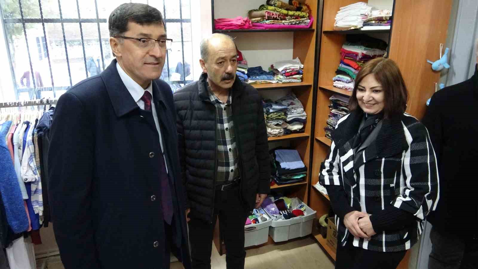 K&uuml;tahya&rsquo;da ihtiya&ccedil; sahipleri i&ccedil;in "G&ouml;n&uuml;l Dolabı"
