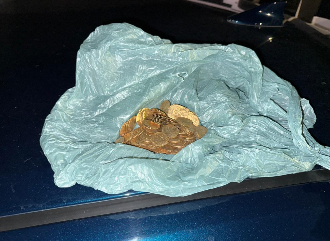 Iğdır&rsquo;da 201 altın sikke ele ge&ccedil;irildi
