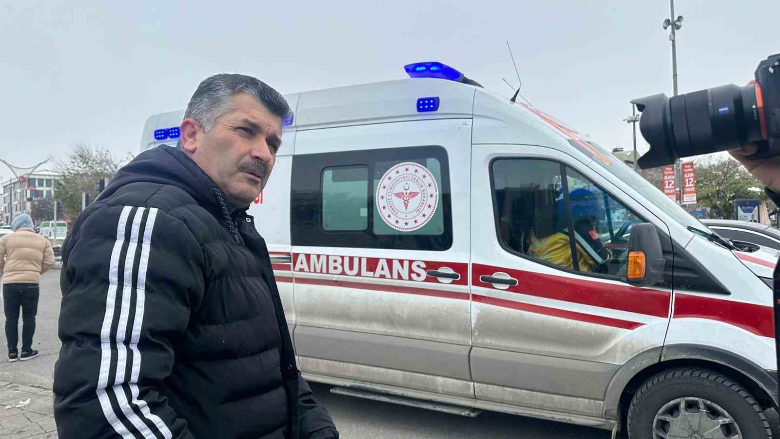 Erzincan yazısının &ouml;n&uuml;nde elektrik akımına kapıldı
