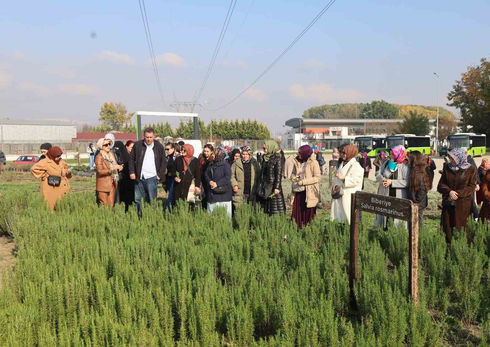 Kadın çiftçiler teleferikle eşsiz deneyim yaşadı
