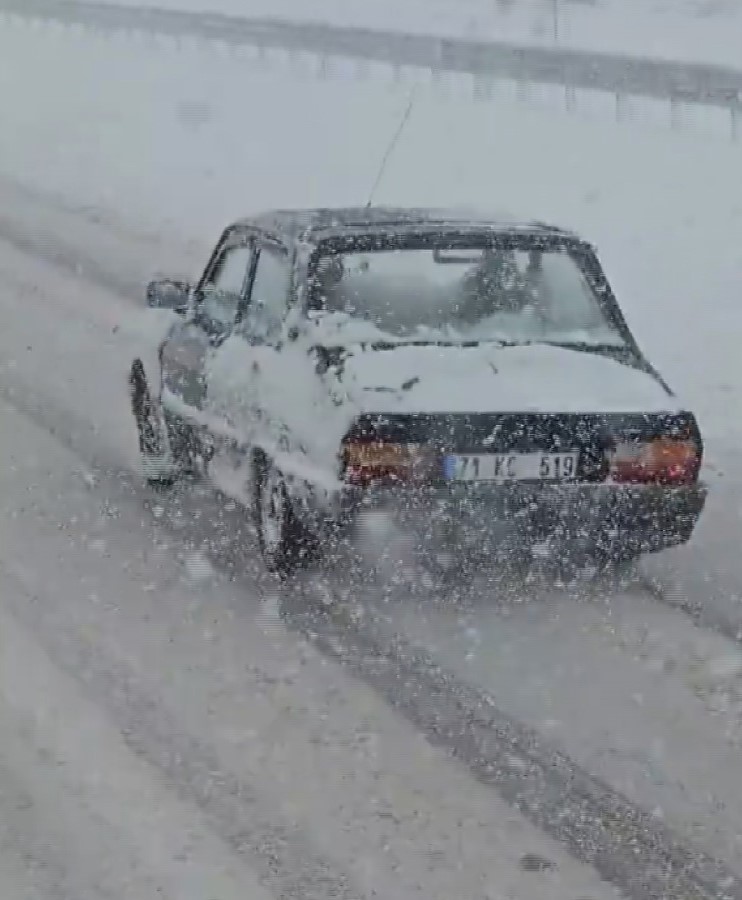 Zorlu tipi şartlarında kusursuz ilerleyen 31 yıllık ‘Toros’ sosyal medyada yoğun ilgi gördü