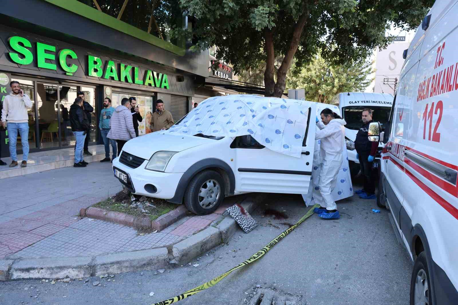 Adana&rsquo;da bir kadın nişanlanan eski sevgilisini &ouml;ld&uuml;r&uuml;p intihar etti
