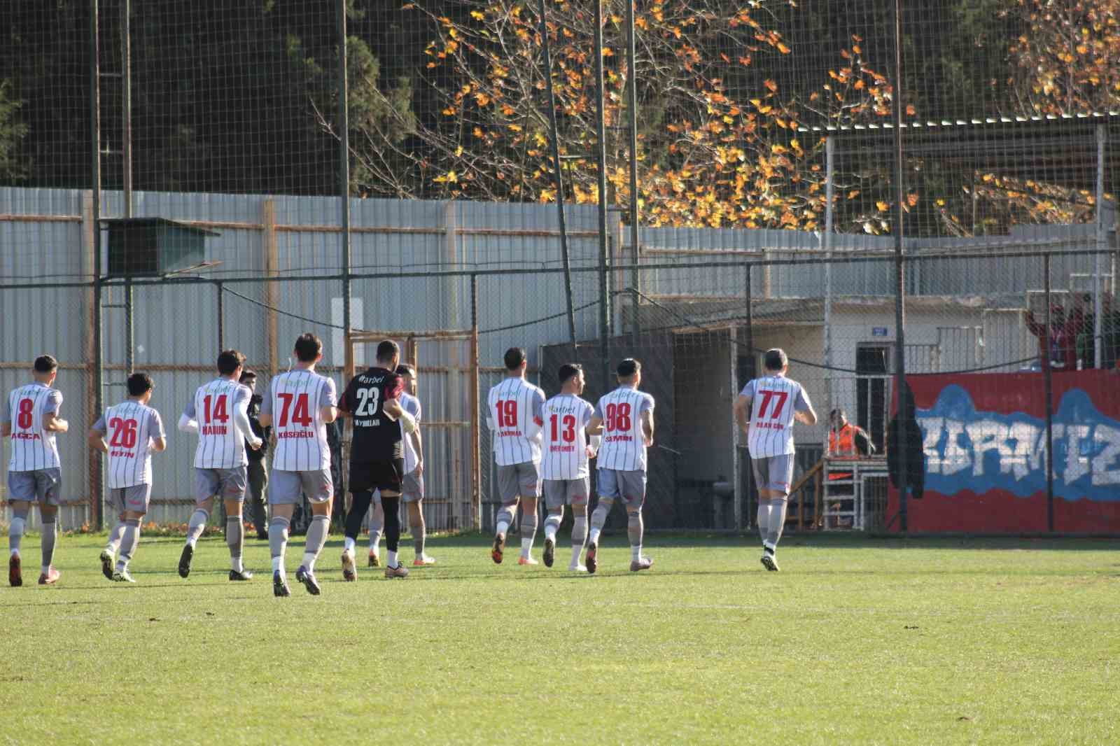 TFF 2. Lig: Belediye Derincespor: 0 - Yeni Mersin İdman Yurdu: 0
