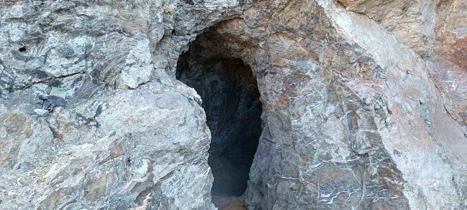 Gaziantep’te patlayıcı madde ile kaçak maden kazısı yapan 5 şahıs yakalandı
