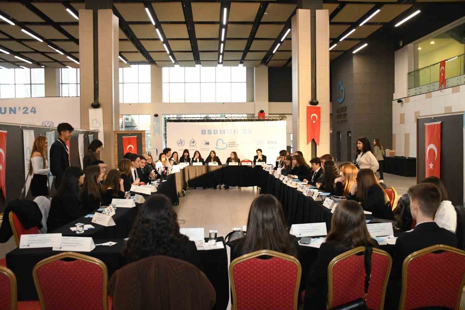 Uluslararası Model Birleşmiş Milletler (MUN) Konferansı Balıkesir&rsquo;de toplandı
