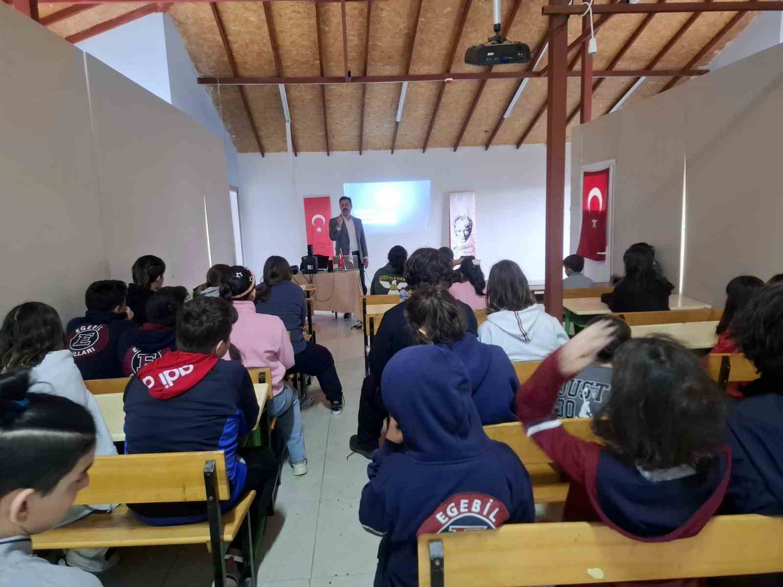 Köyceğiz’de teknoloji bağımlılığı, akran zorbalığı ve sosyal medya semineri
