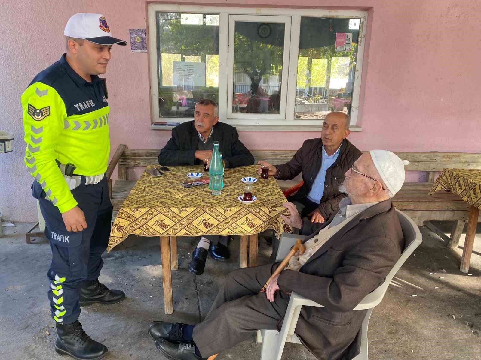 Traktör sürücülerine koruyucu sistemlerin önemi anlatıldı
