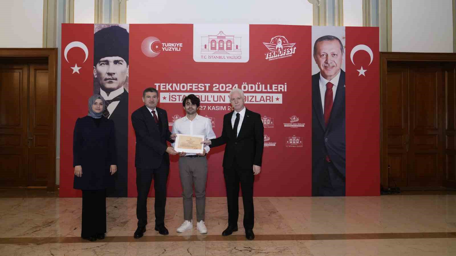 EVA TINY’e İstanbul Valisi Gül’den ödül
