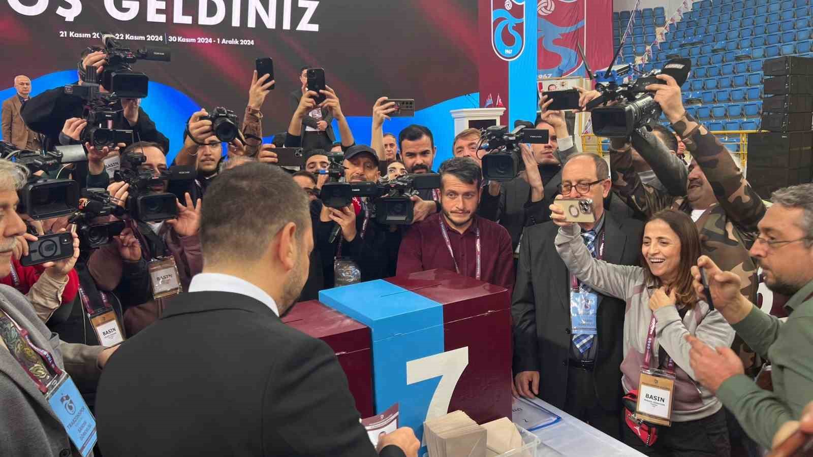 Trabzonspor Başkanı Ertuğrul Doğan oyunu kullandı
