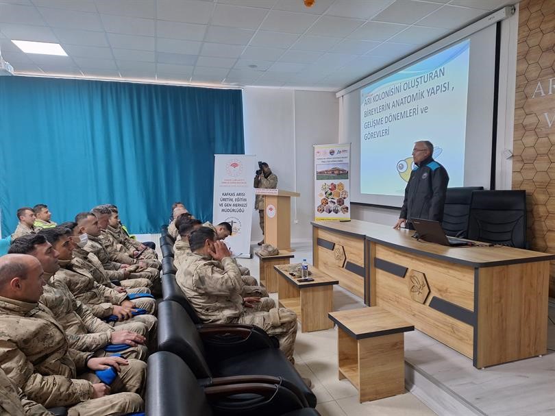 Jandarma personeline temel arıcılık semineri verildi
