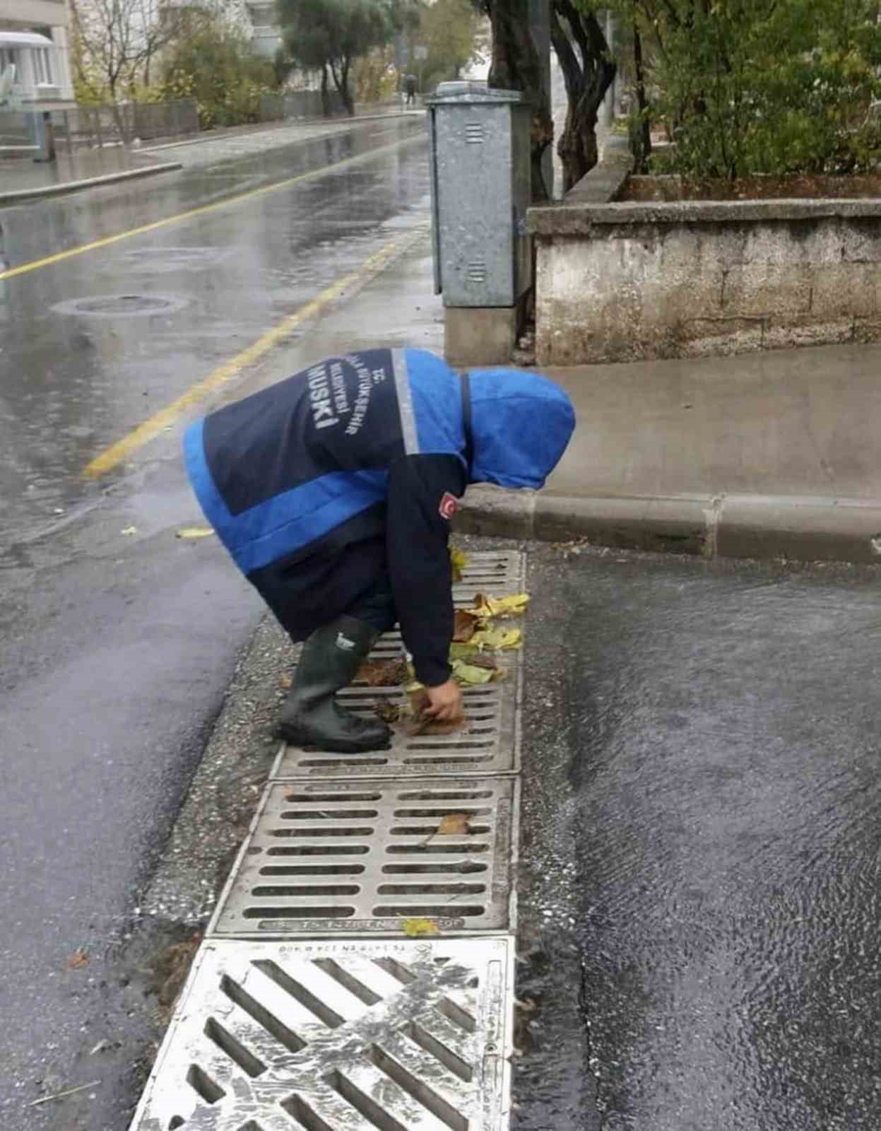 MUSKİ ekiplerinden yağmur mesaisi
