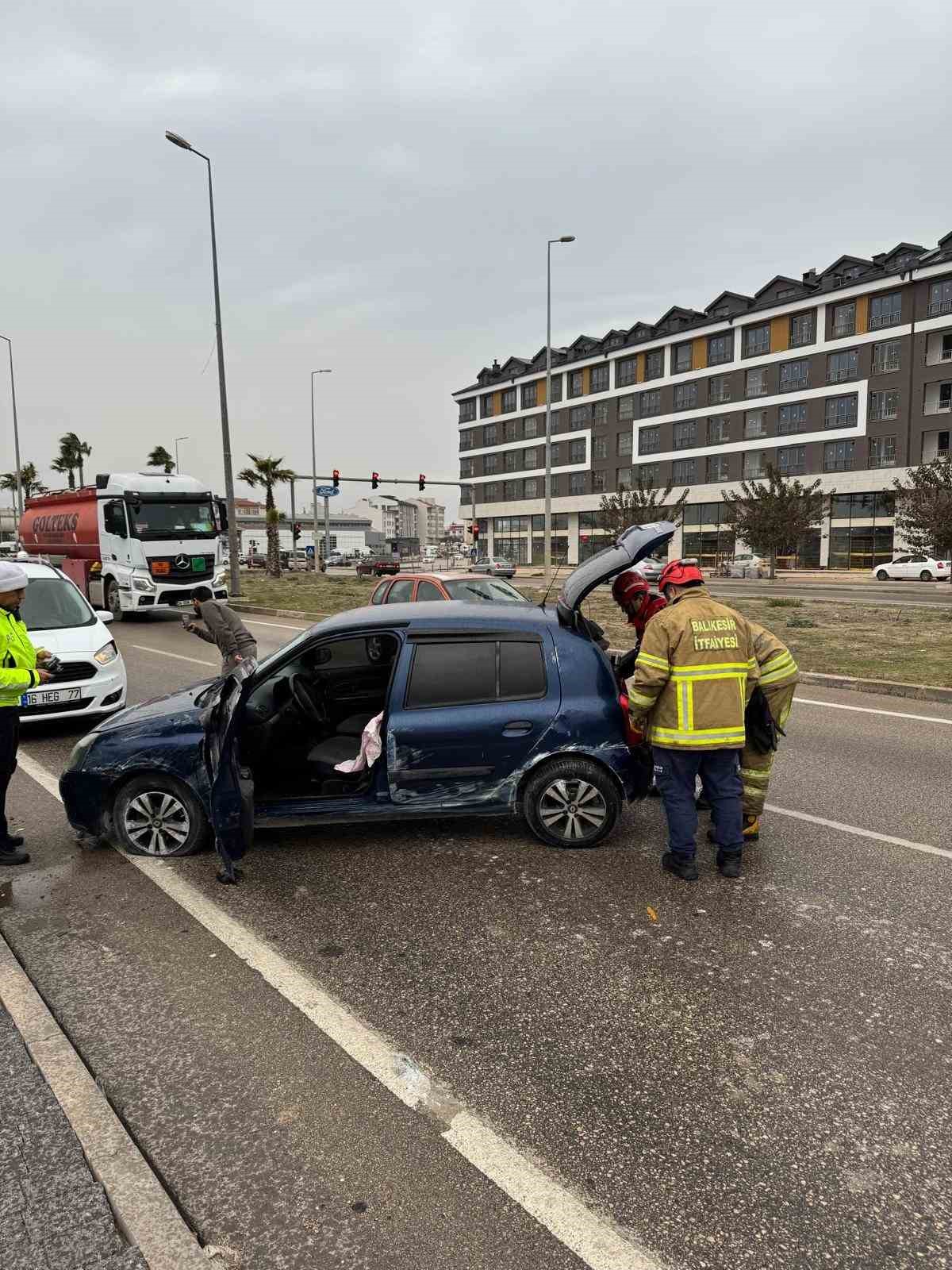 Bandırma’da maddi hasarlı trafik kazası
