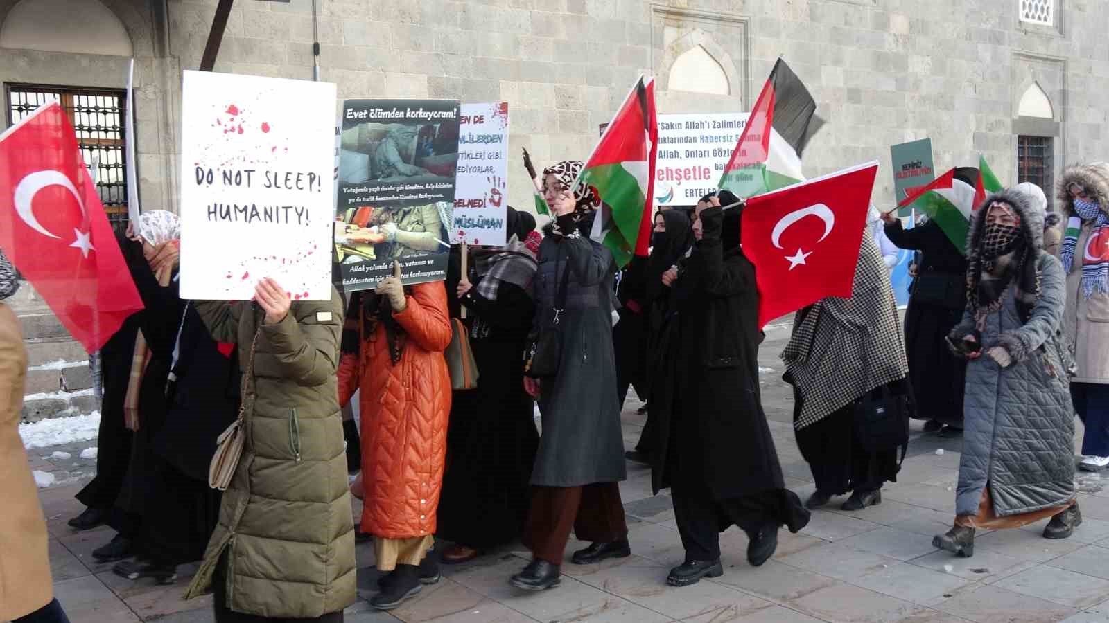 Sağlık &ccedil;alışanları protesto y&uuml;r&uuml;y&uuml;şleri 55&rsquo;nci haftada da s&uuml;rd&uuml;rd&uuml;
