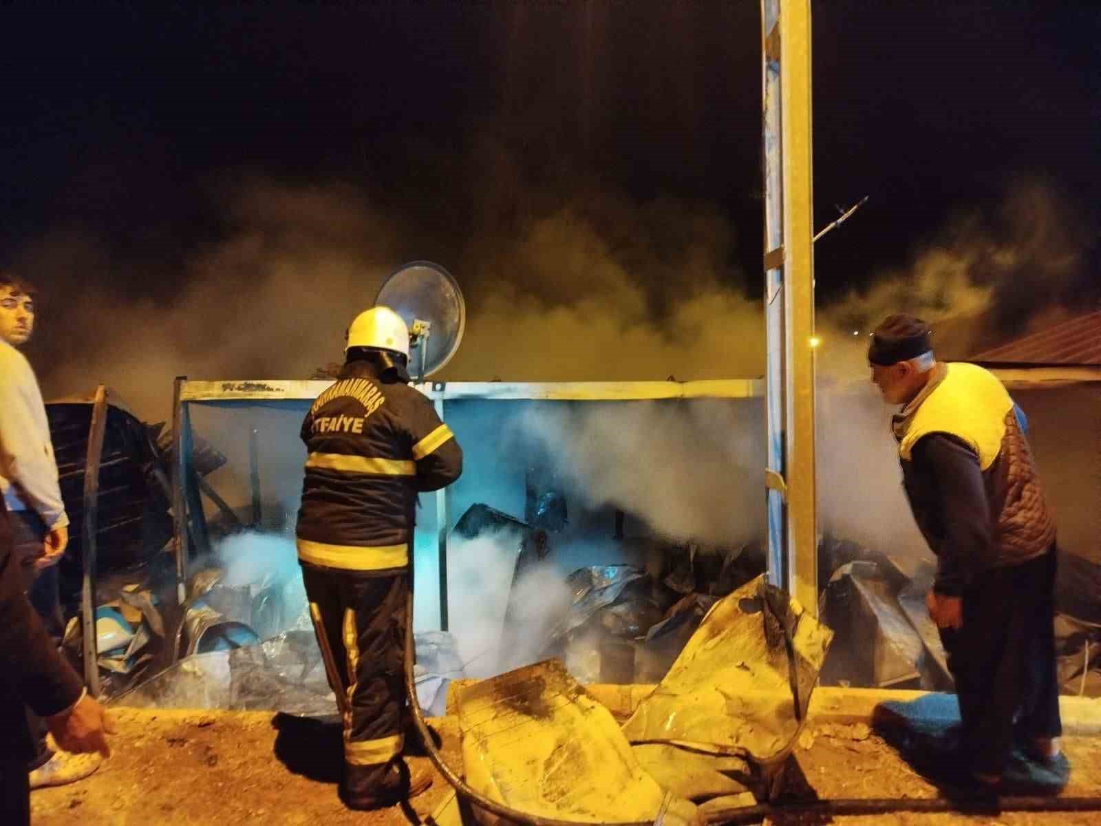 Pazarcık&rsquo;ta konteyner yangını
