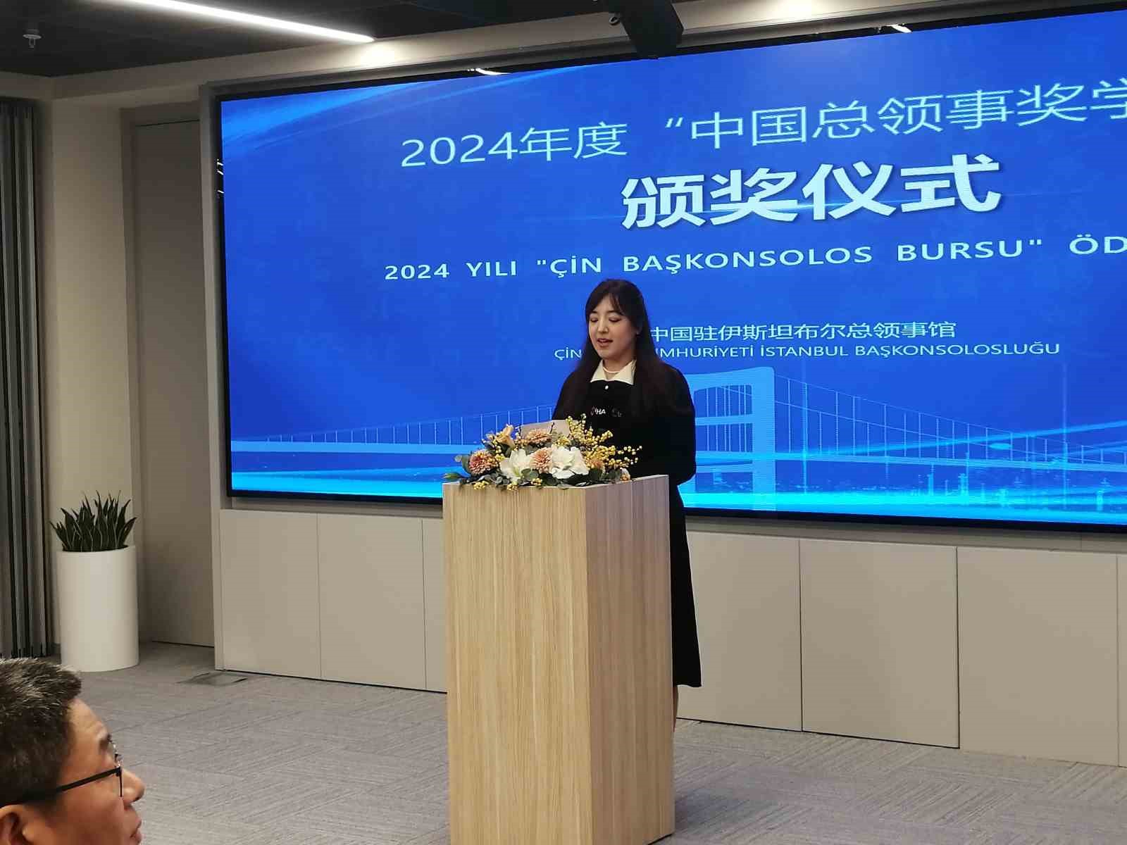 &Ccedil;in Başkonsolosluğu&rsquo;ndan burs alan &ouml;ğrenciler &ouml;d&uuml;l t&ouml;reninde bir araya geldi
