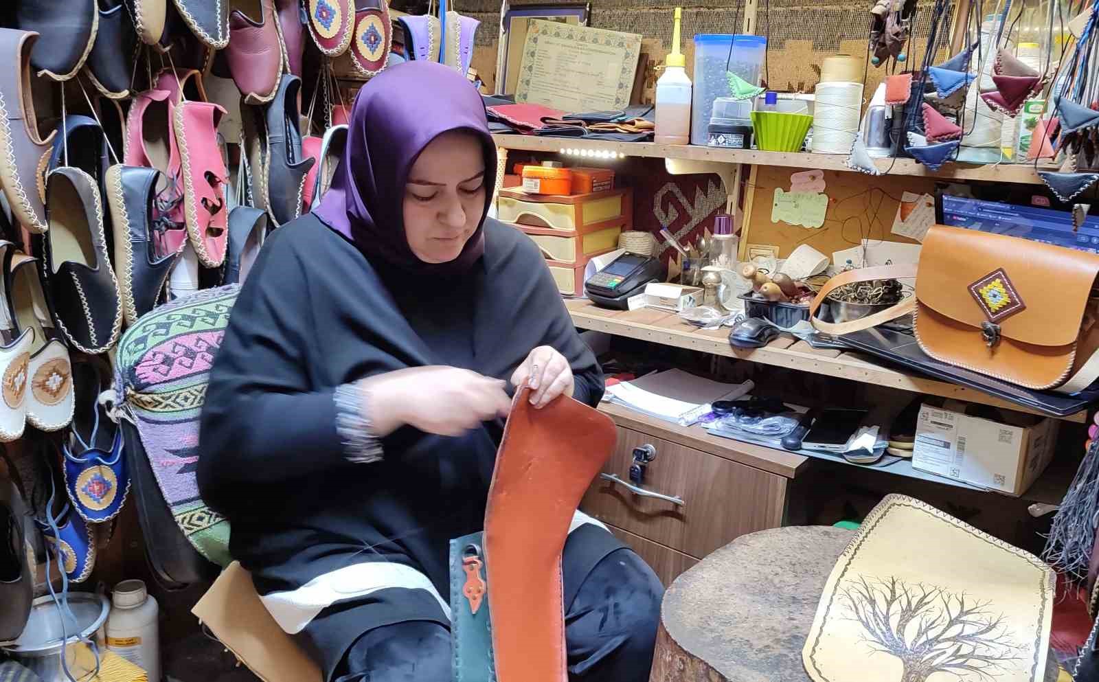 Kahramanmaraş&rsquo;ta bir kadın 32 yıldır dede ve baba mesleğini devam ettiriyor
