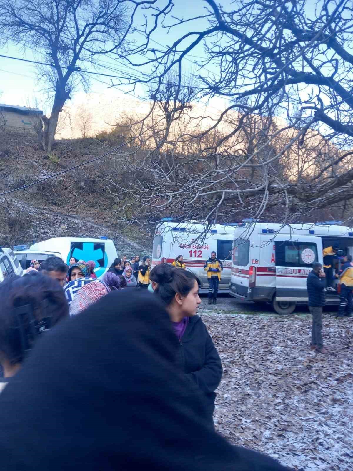 Hakkari&rsquo;de dağdan d&uuml;şen gen&ccedil; hayatını kaybetti
