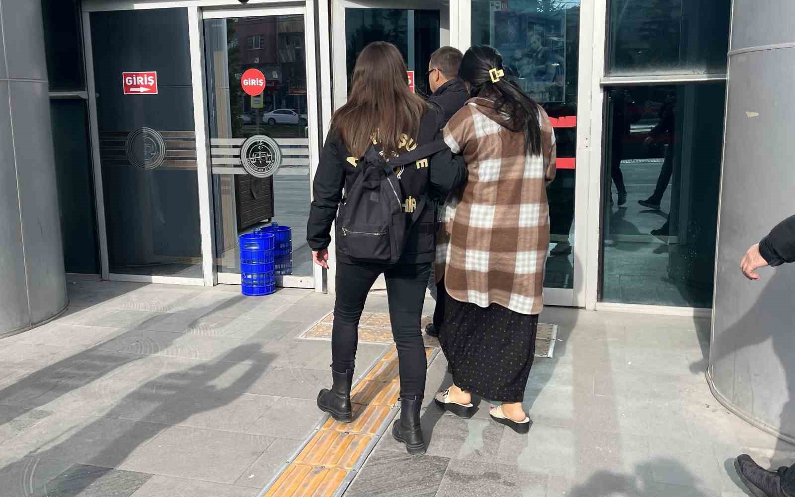 Eskişehir&rsquo;de 15 ayrı &lsquo;Hırsızlık&rsquo; su&ccedil;undan 291 yıl 7 ay hapis cezası bulunan kadın yakalandı
