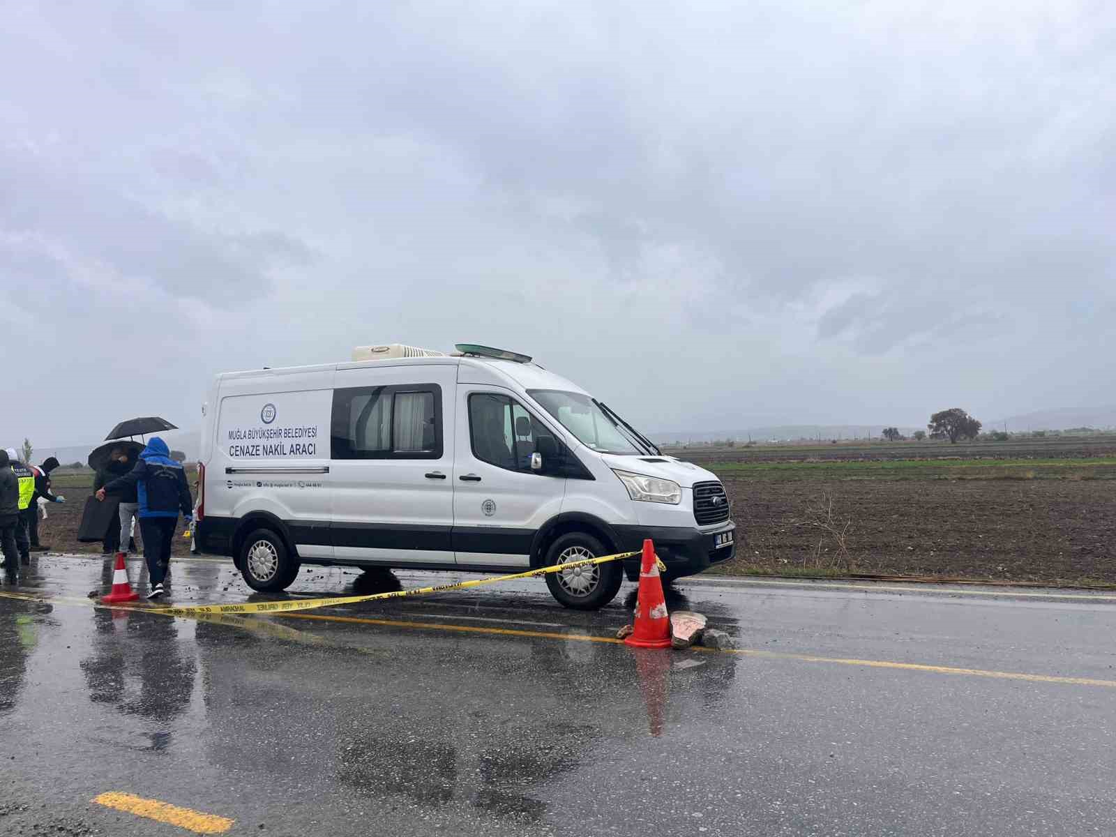 Milas&rsquo;ta yol kenarında erkek cesedi bulundu

