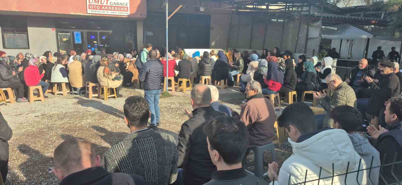 Kazada &ouml;len gen&ccedil;lerin cenazeleri ailelerine teslim edildi
