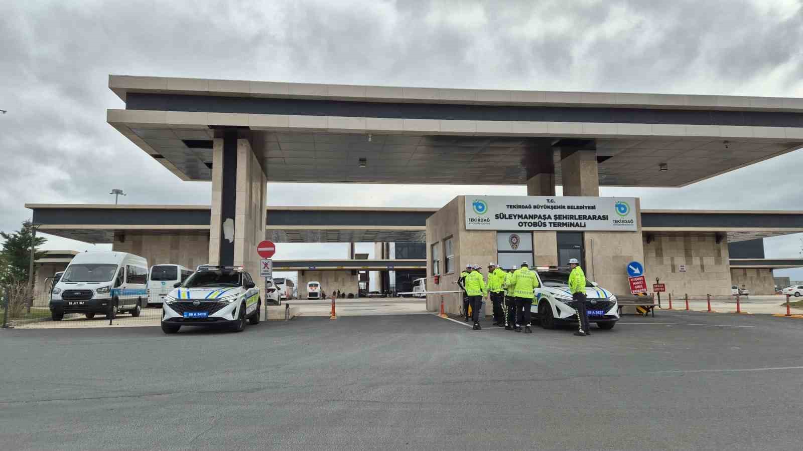 Trafik ekiplerinden sıkı denetim: Kış lastiği olmayan yandı
