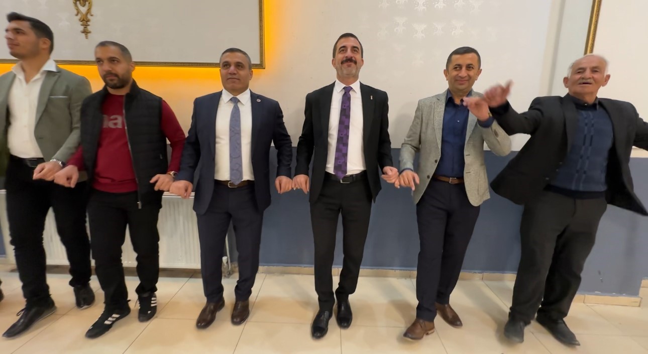 Şof&ouml;rler halay &ccedil;ekerek g&uuml;nlerini kutladı
