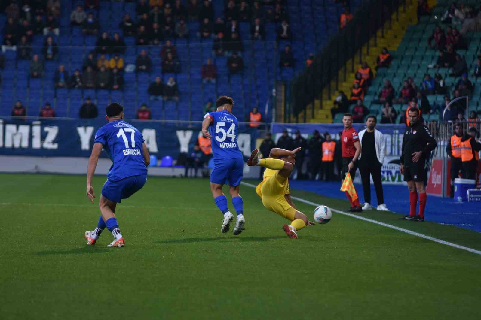 Trendyol Süper Lig: Çaykur Rizespor: 1 - Kayserispor: 0 (İlk yarı)