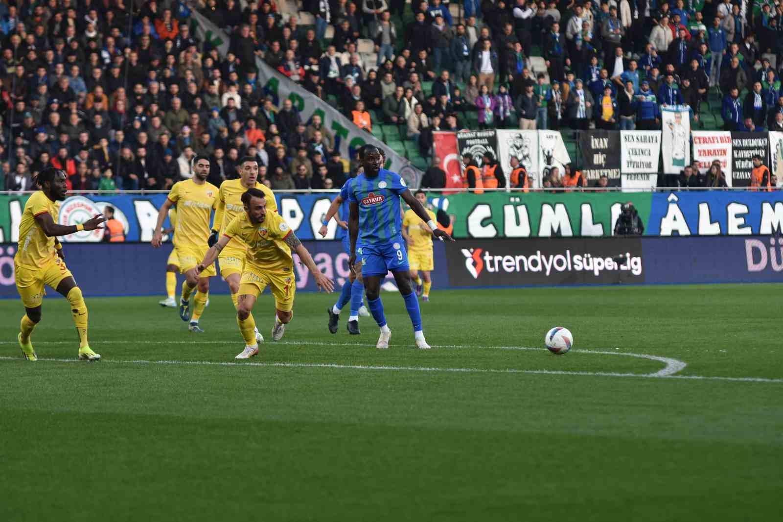 Trendyol S&uuml;per Lig: &Ccedil;aykur Rizespor: 1 - Kayserispor: 0 (İlk yarı)
