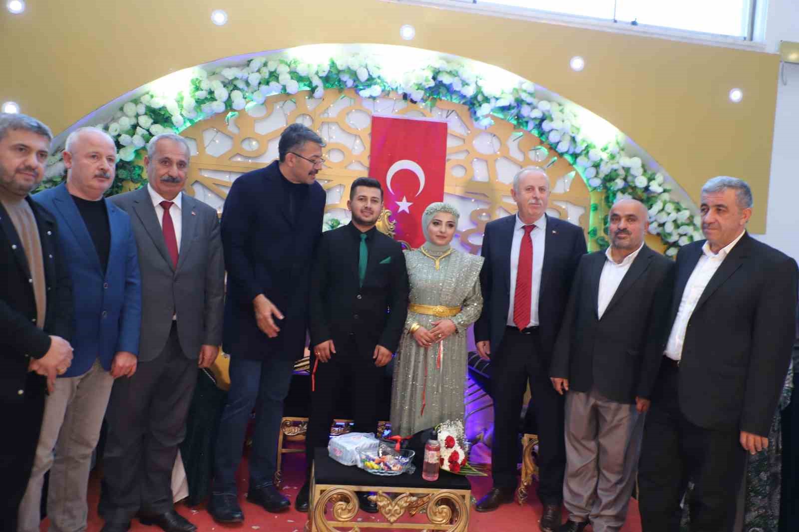 Vali &Ccedil;elik, şehit yeğeninin nişanına katıldı
