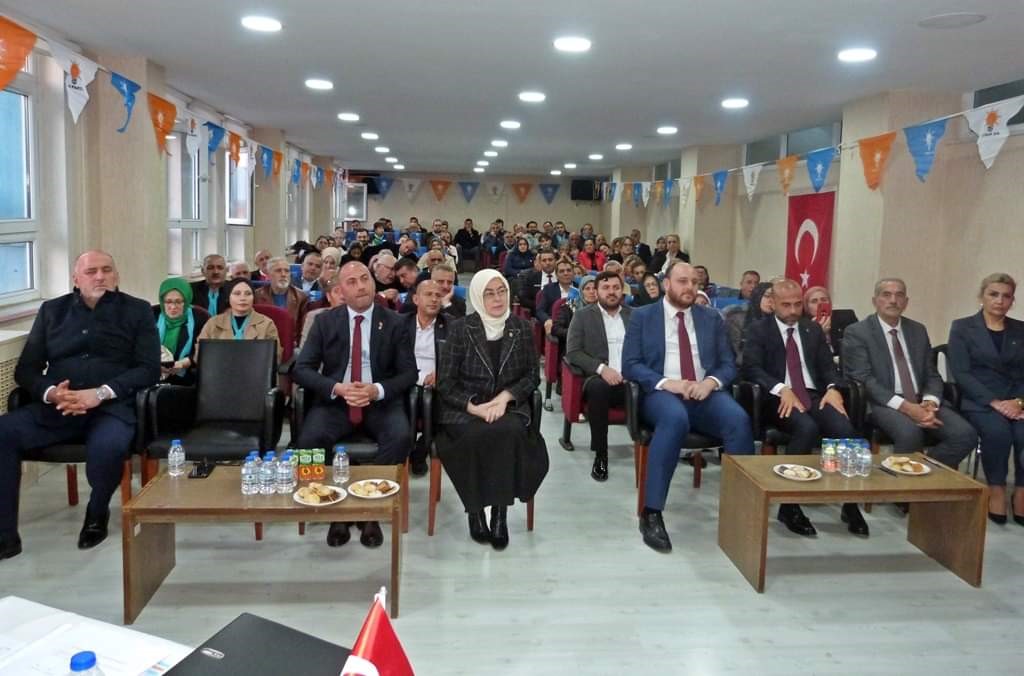 AK Parti &Ccedil;ınarcık İl&ccedil;e Kongresi&rsquo;nde &Ouml;zalp başkanlığa se&ccedil;ildi
