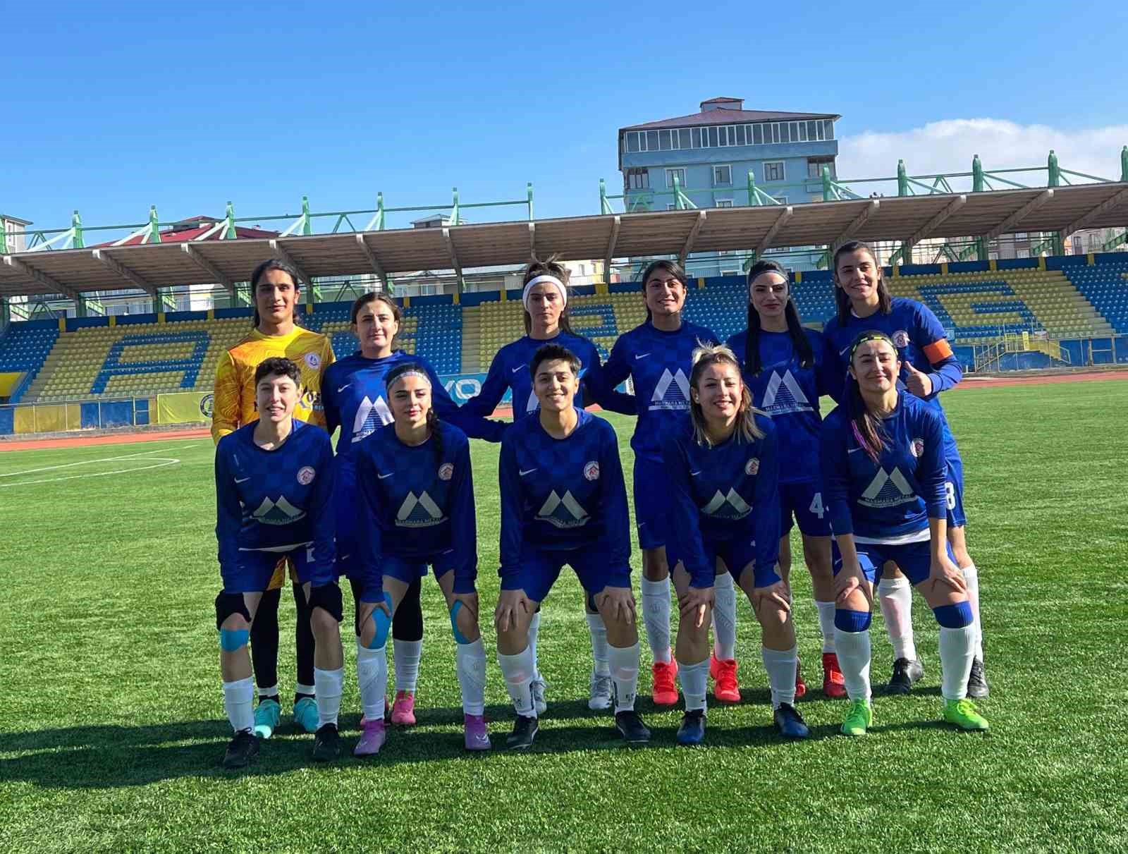 Ağrı ASPGSK Kadın Futbol Takımı, Erzincan Gen&ccedil;ler G&uuml;c&uuml;&rsquo;n&uuml; 2-0 mağlup ederek liderliğini s&uuml;rd&uuml;rd&uuml;
