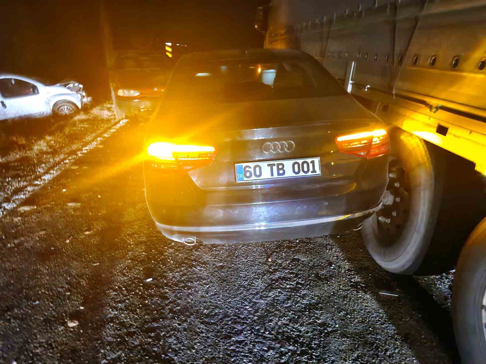 Tokat Belediye Başkanı Yazıcıoğlu’nun bulunduğu makam aracı zincirleme trafik  kazasına karıştı