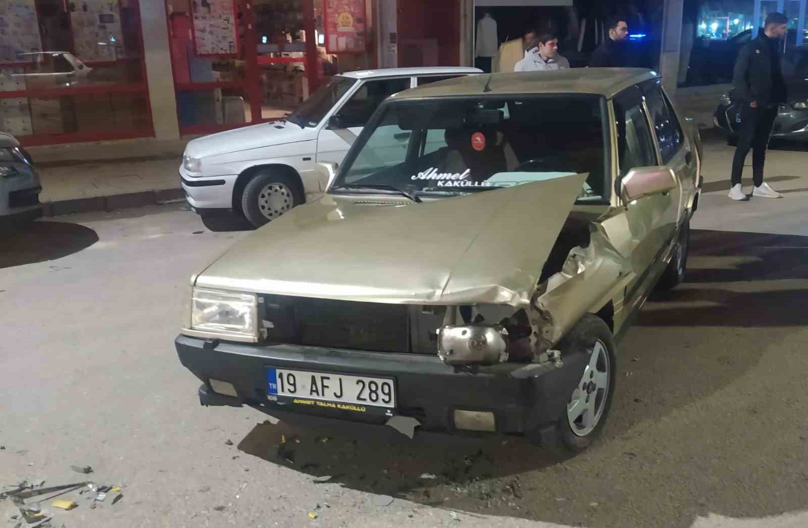 Çorum’da iki otomobil çarpıştı:1 yaralı