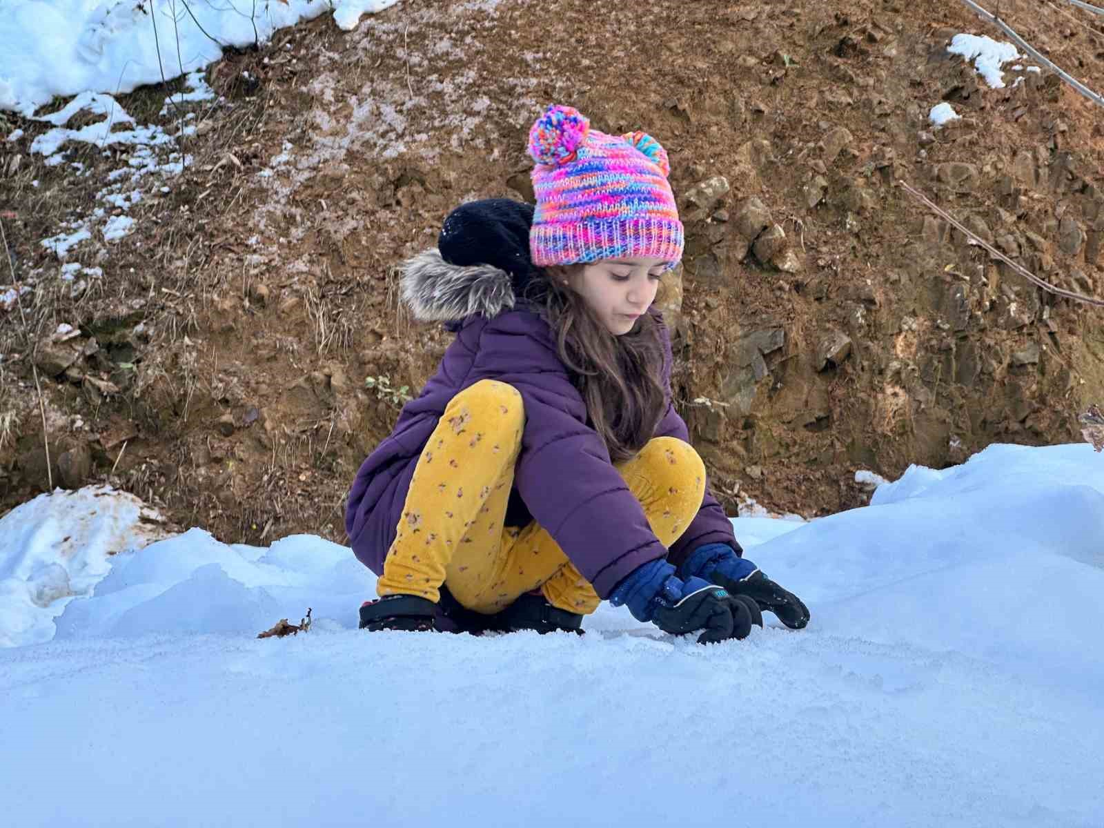 Hand&uuml;z&uuml; Yaylası&rsquo;nda kar eğlencesi
