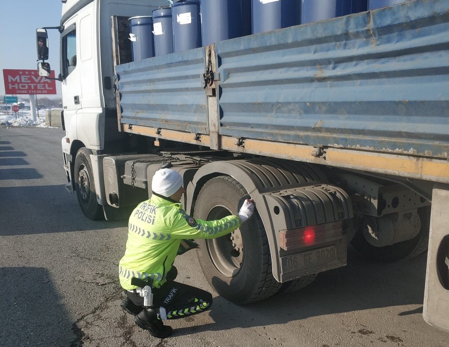 Ekiplerden ticari ara&ccedil;lara y&ouml;nelik zorunlu kış lastiği uygulaması
